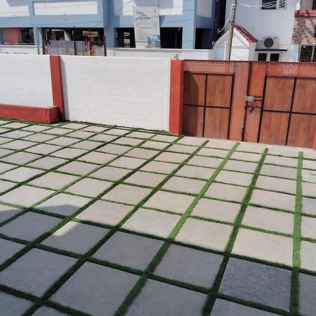 Crimson Villa Puduccseri Kültér fotó